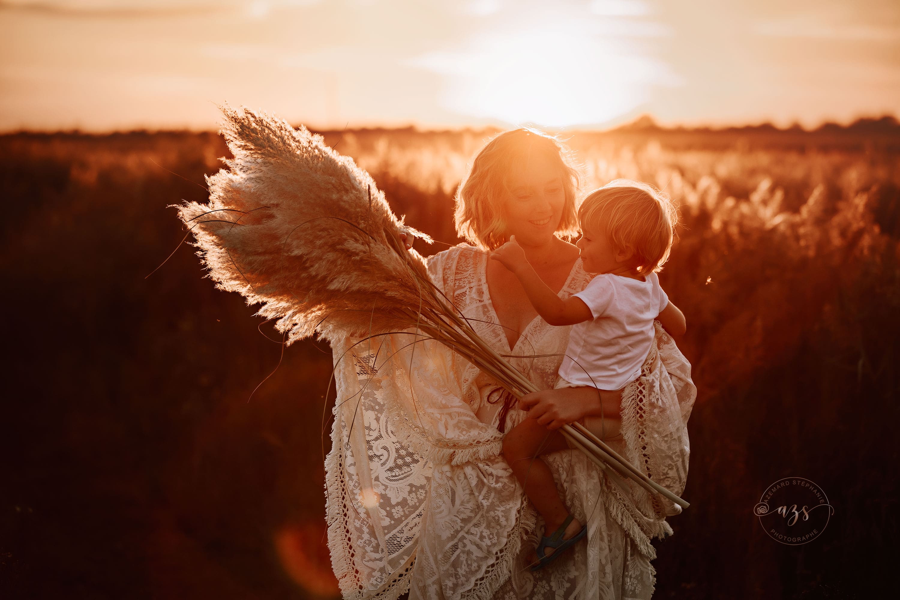 Séance photo famille bohème maman et bébé 1 an coucher de soleil Hérault — Stéphanie Azémard photographe Montpellier